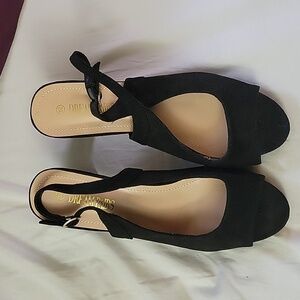 Blk sling back open toe heels